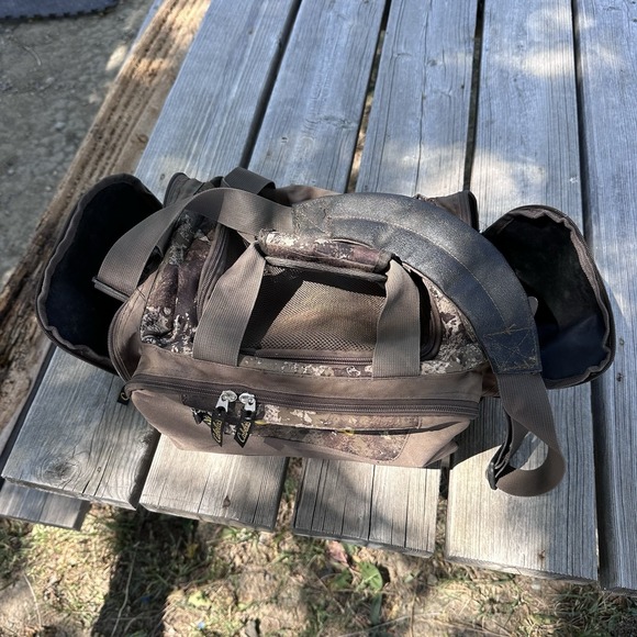 CABELAS Camouflage Bag Catch All Hunting Fishing Camo Tote Duffle Shoulder Strap - Picture 4 of 16